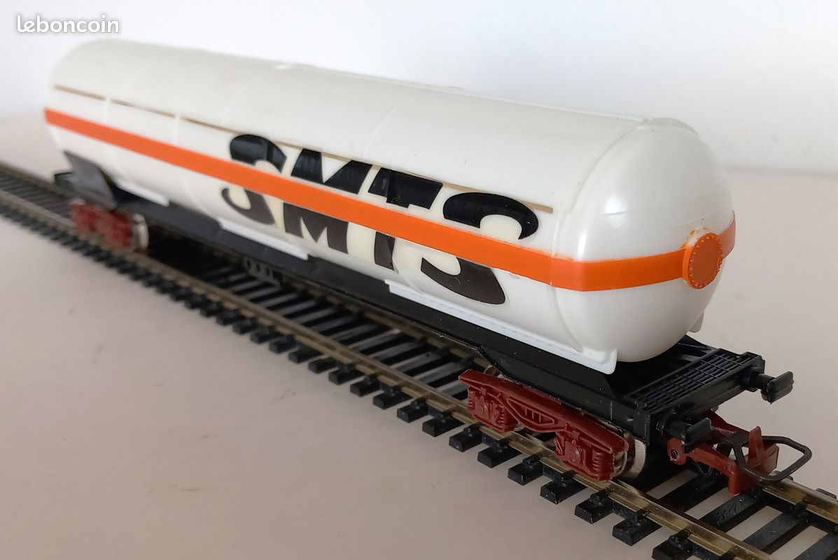SMCF : 13 wagons citernes, 7 boggies et 6...... in France