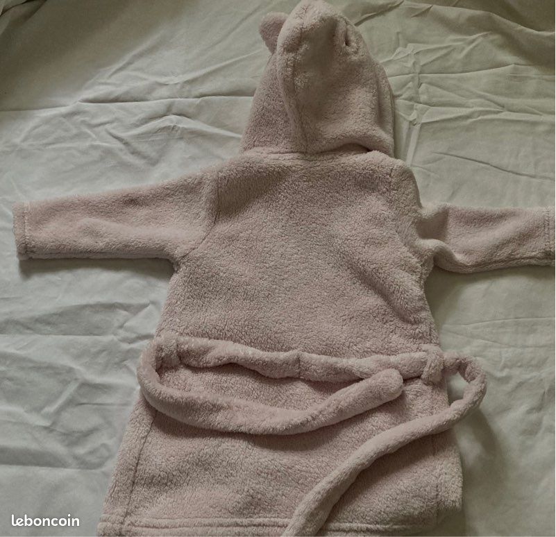 Peignoir hello kitty bebe mois (image 2)