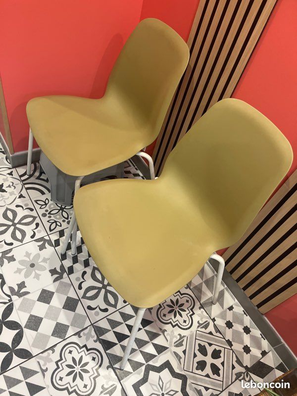 Lot 2 chaises (image 1)