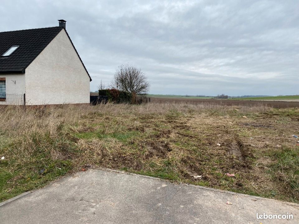 Terrain 687 m² · à Croisilles · 63 000 €