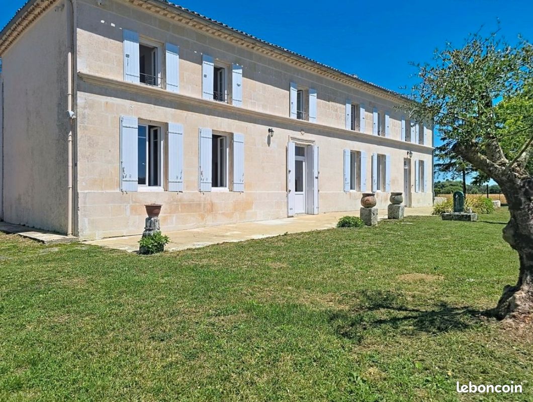 Maison 9 pièces 222 m² · à Saint-André-de-Lidon · 222 m² · 370 000 €