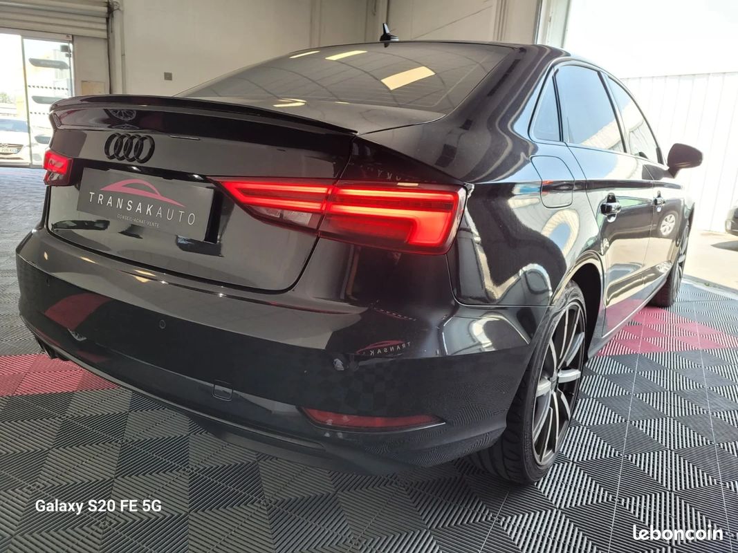 AUDI A3 BERLINE 35 TFSI CoD 150 S tronic 7 Design Luxe + VOLANT SLINE / S-LINE + SIEGES CUIR + ATTELAGE + ENTRETIEN AUDI (image 5)