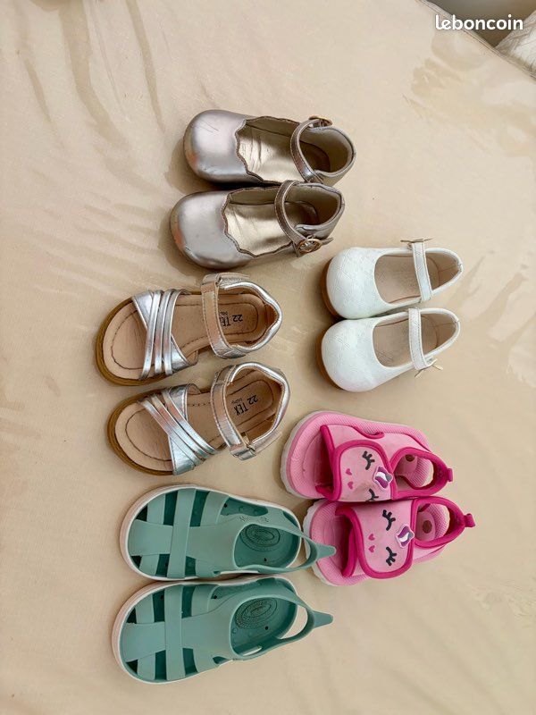 Lot de chaussures pour bébé taille 22 (image 1)