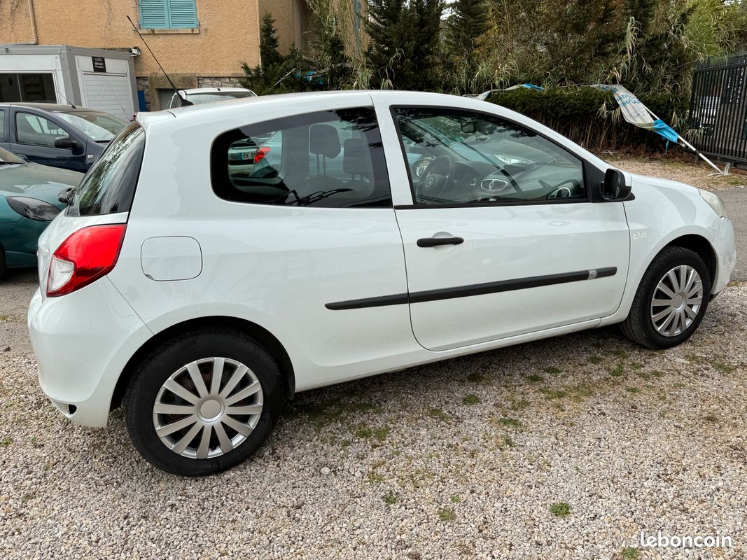 Renault Clio III 1,5 Dci 75cv Societé (image 3)