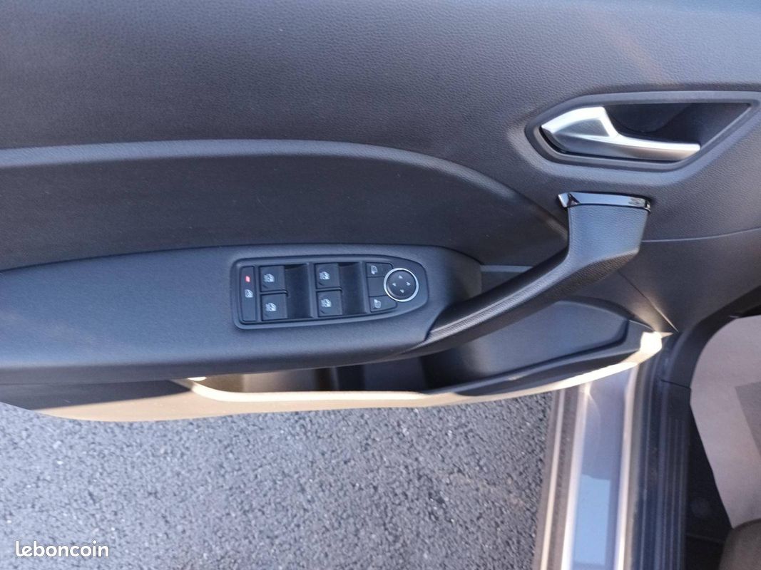 RENAULT Captur TCe 90 - 21 Business (image 20)