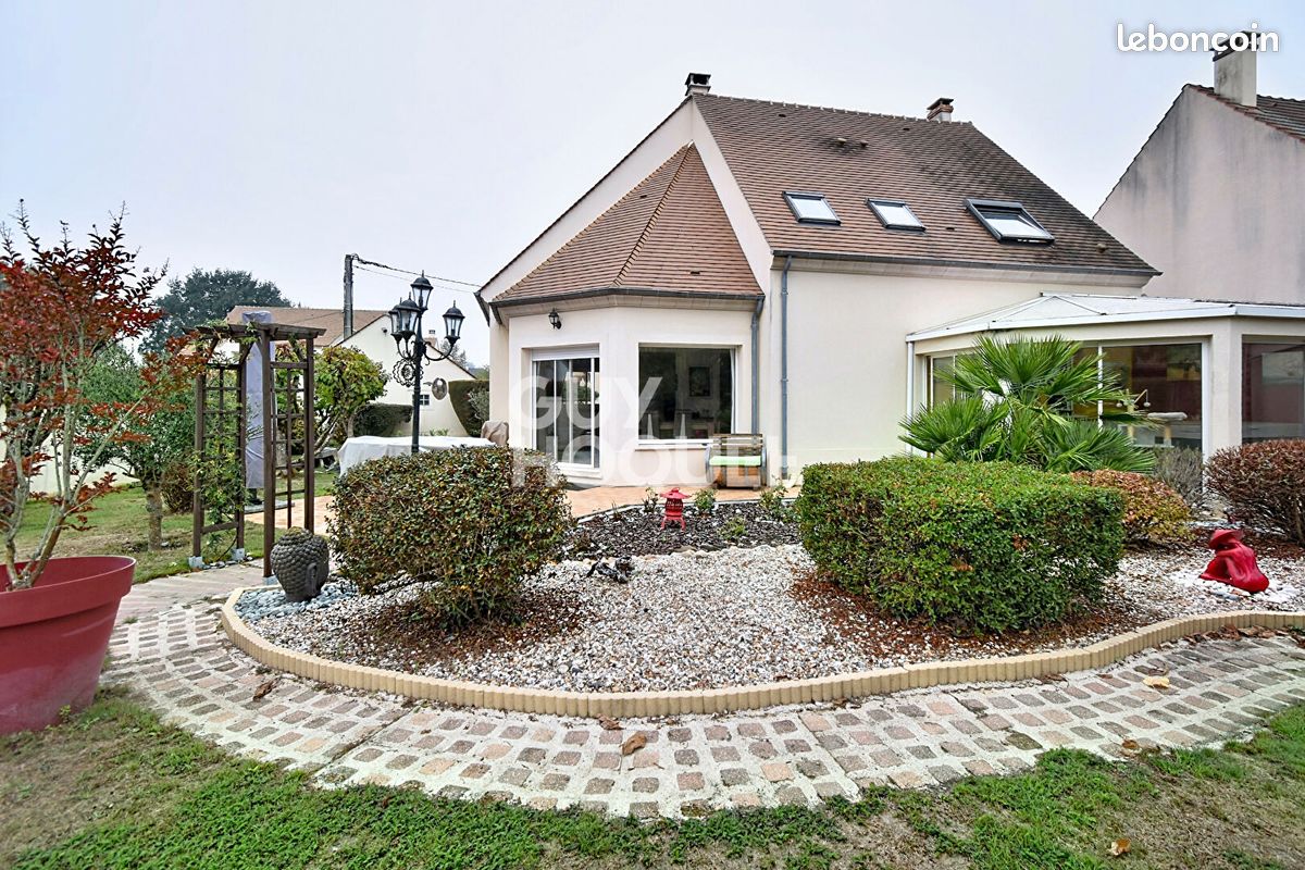 Maison 7 pièces 170 m² · à Favières · 170 m² · 549 000 €
