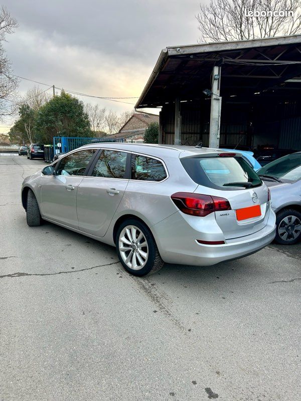 Opel Astra J sport tourer 1.7cdti 16v 110cv bvm6 Connect Pack (image 3)