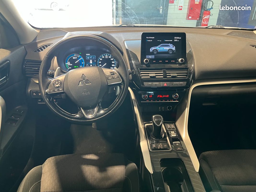 MITSUBISHI ECLIPSE CROSS PHEV 188 INSTYLE 4WD – 2021 – AUTO – 102 000 km – CARPLAY – SIEGES CHAUFFANTS – SUIVI COMPLET (image 9)