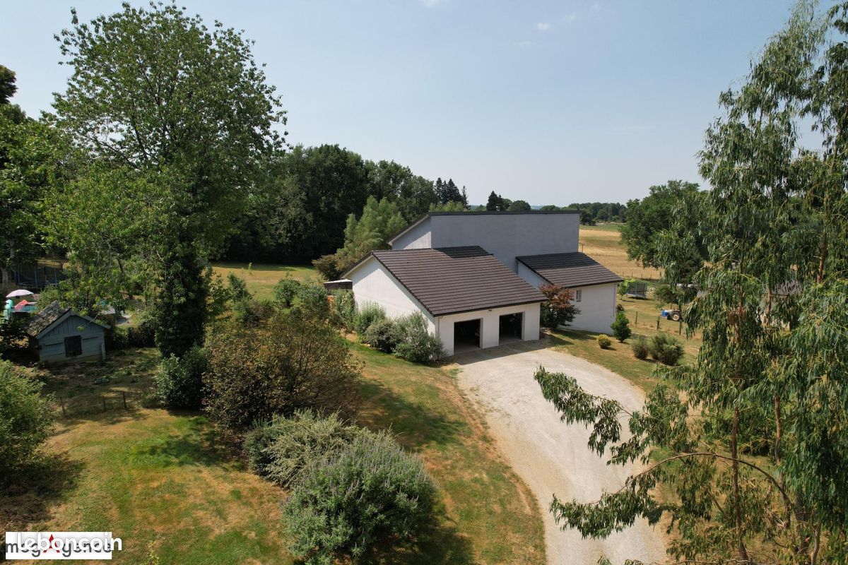 Maison 10 pièces 276 m² · à Chanteix · 276 m² · 422 000 €