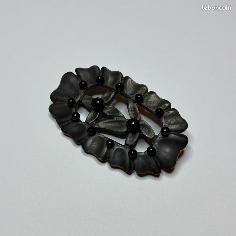 ANCIENNE BROCHE NOIRE dite de deuil - en métal noir des années 50/60