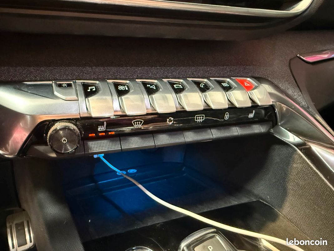 PEUGEOT 3008 165ch GT Line MOTEUR A CHAINE/ Toit ouvrant/ Sièges cuir/Apple Carplay 16880 (image 25)