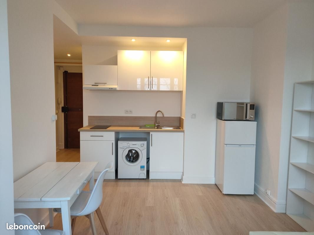 Appartement 1 pièce(s) 25 m²à louer Tassin-la-demi-lune