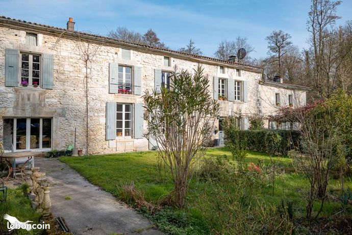 Maison 10 pièces 270 m²