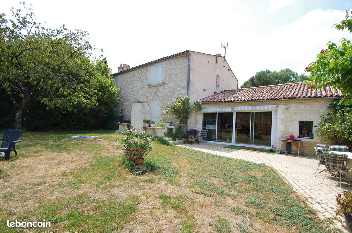 Maison 8 pièces 288 m² · à Montroy · 288 m² · 651 000 €