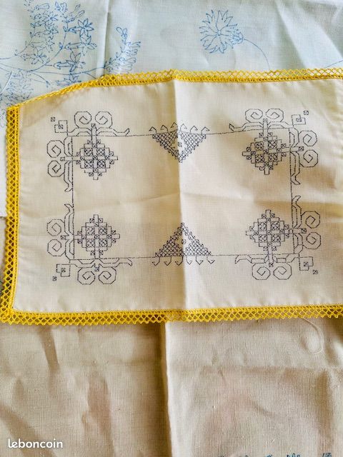 Lot de 4 broderies traditionnelles écru et nlanc (image 3)