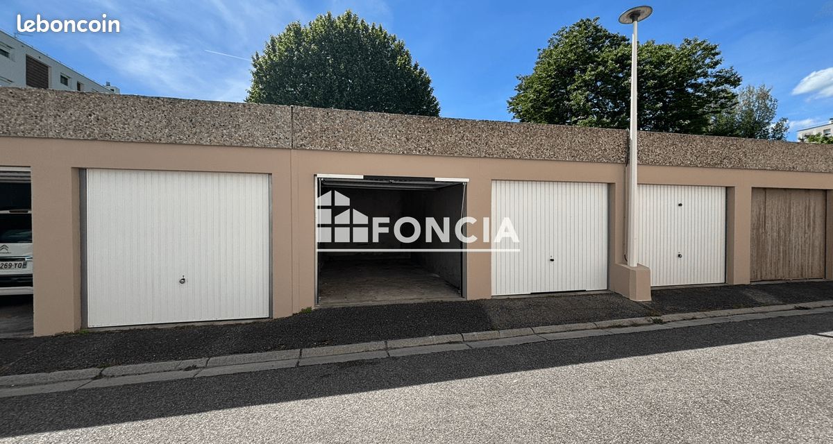 Parking 15 m² · à Bourg-lès-Valence · 15 m² · 69 €/mois