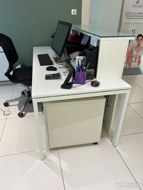 Bureau (image 2)