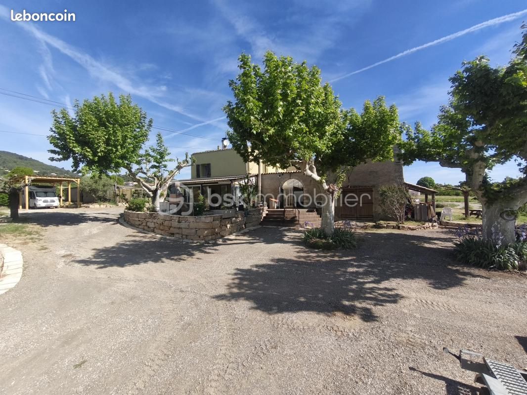 Maison 6 pièces 240 m² · à Villeneuve · 240 m² · 475 000 €
