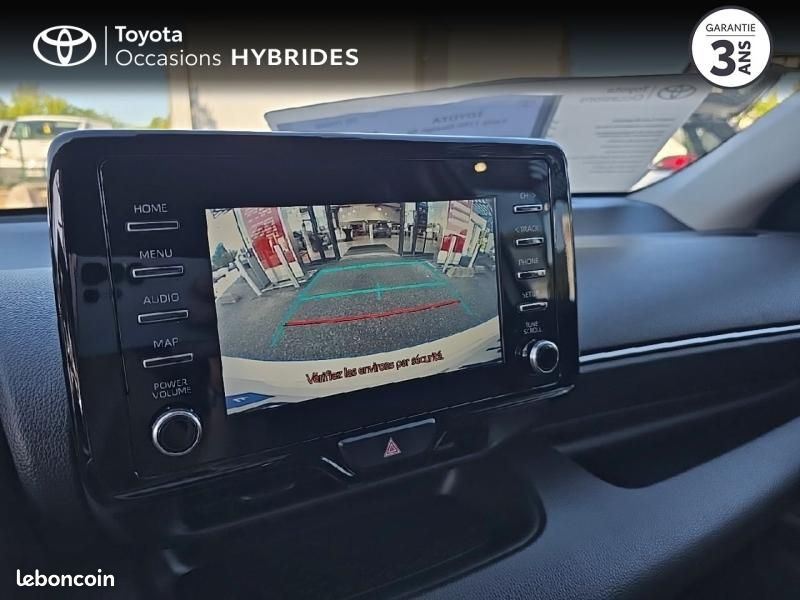 Toyota Yaris 116h Design 5p (image 15)
