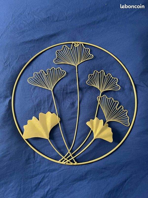 Décoration fleurale dorée (image 2)