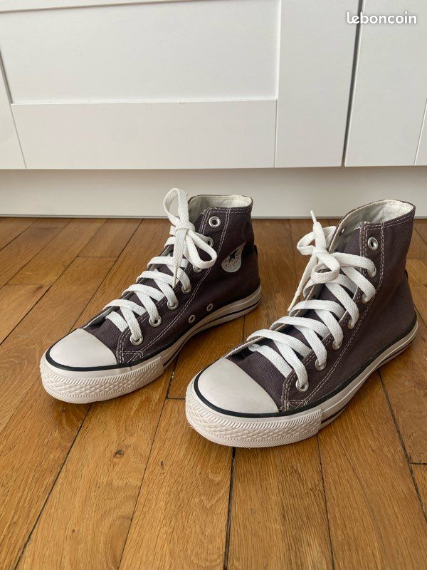 Paire de chaussures Converse All Star grises (image 3)
