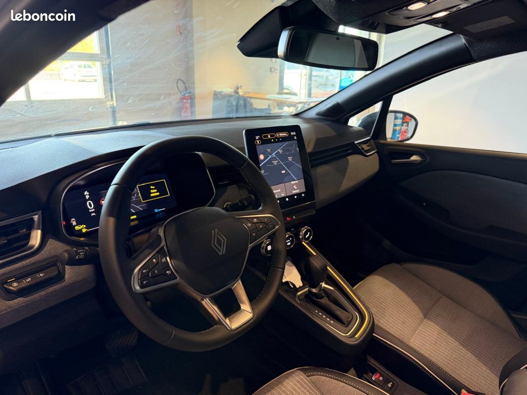 Renault clio 1.6 e-tech 145 techno / pack driving / pack multimedia (image 3)