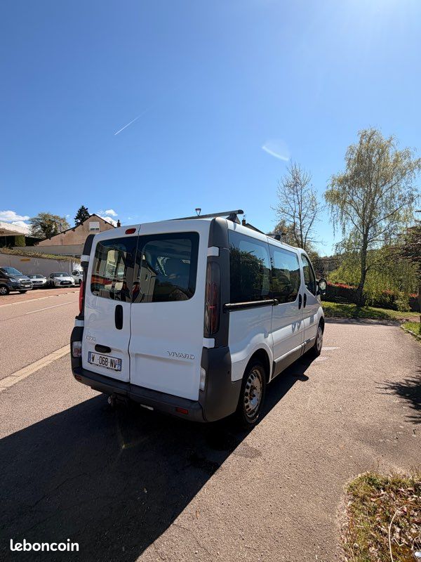 Opel Vivaro 1.9 DCI 82 cv 9 places 1ere Main (image 2)