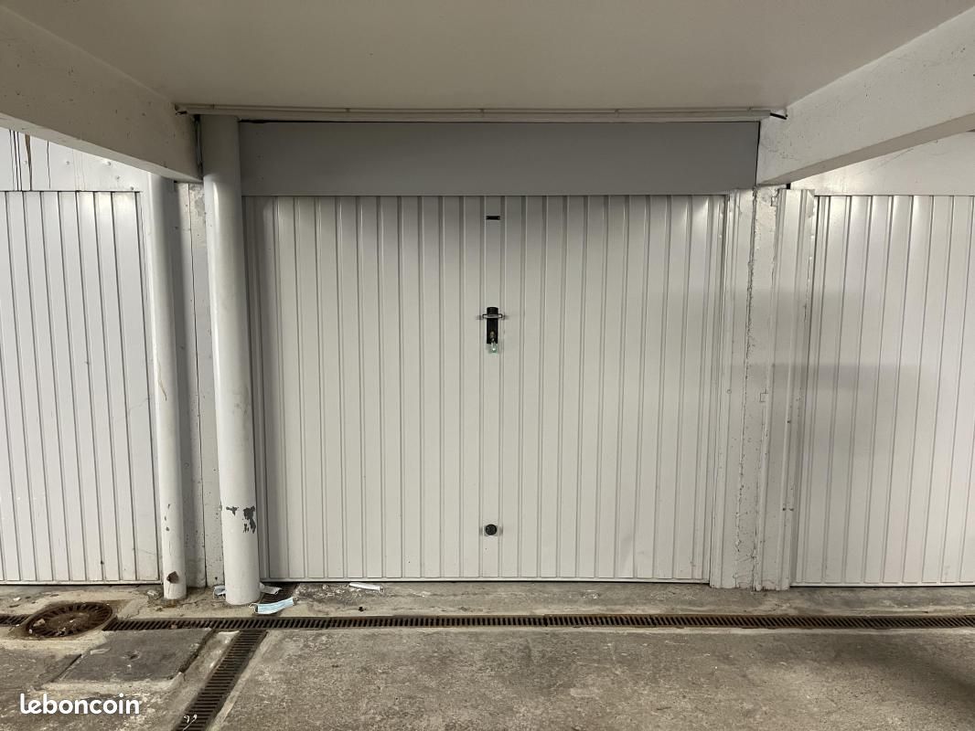 Parking 14 m² · à Voiron · 14 m² · 75 €/mois