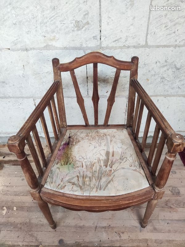 Fauteuil en bois a restaurer (image 1)