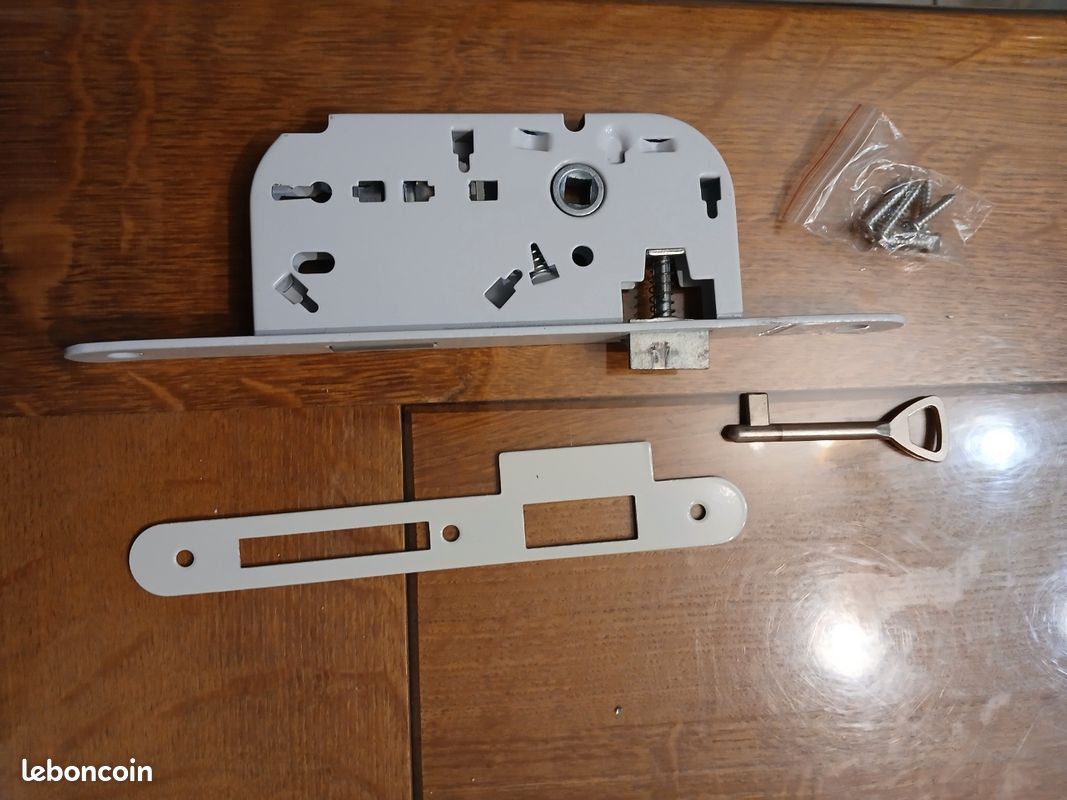 Serrure a encastrer , larder , mortaiser axe 40 mm 1 cles (image 1)