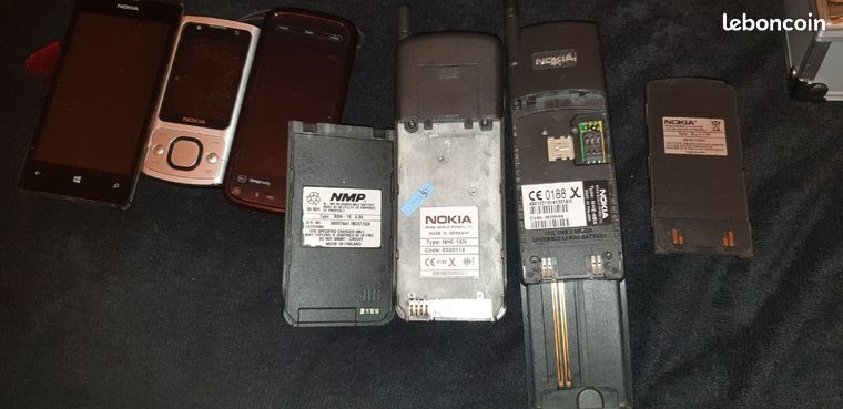 Lot D'anciens Téléphones Portables - Pour Pièces Ou Réparation - Non Fonctionnels