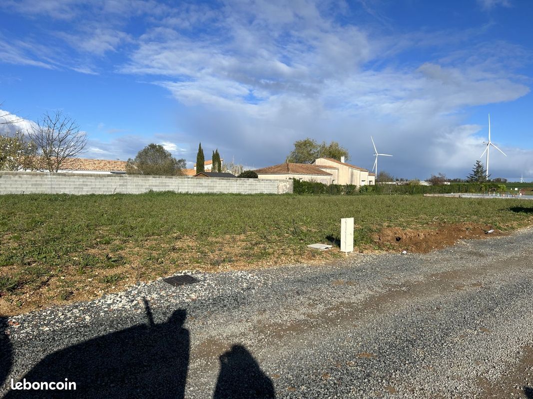 Terrain à bâtir de 313 m² à ANDILLY (17) · 74 900 €