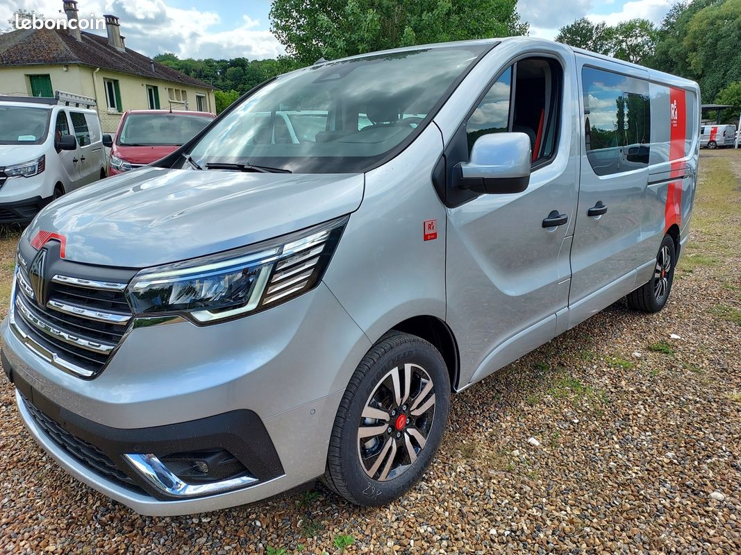 Renault TRAFIC III FG BVA RED 5 PLACES GRIS C L2H1 3T 2.0 BLUE DCI 150CH CABINE APPROFONDIE AUTO (image 8)