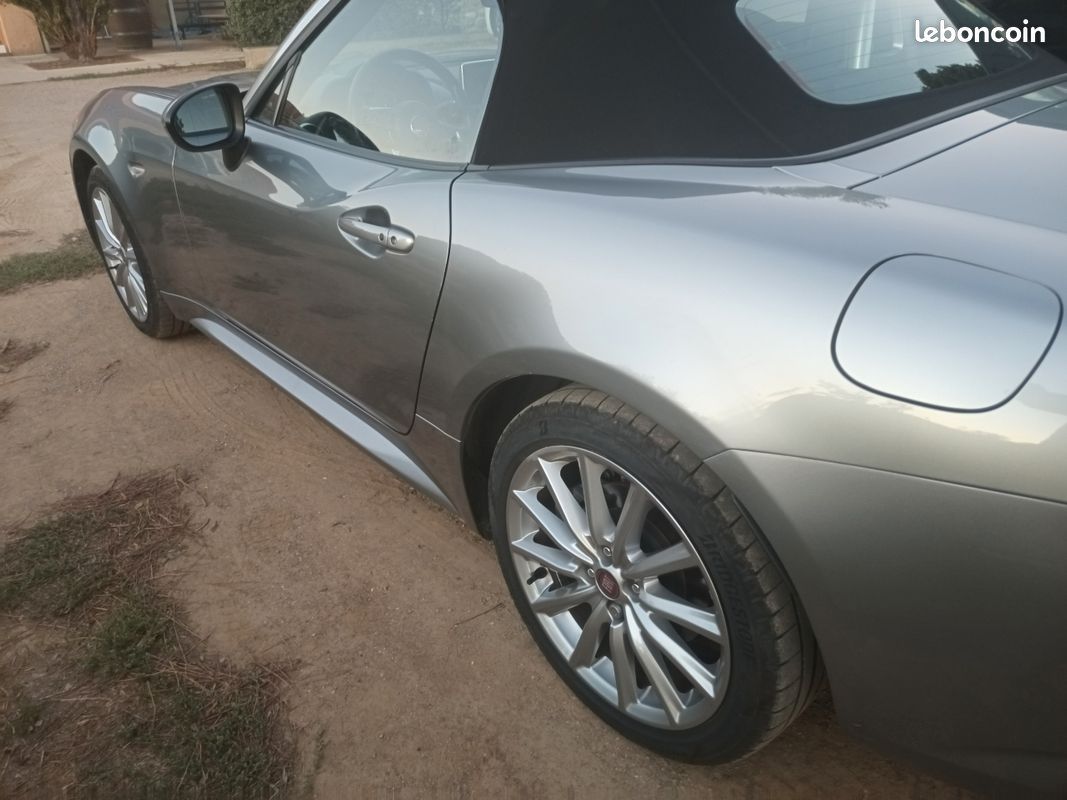 Fiat 124 Spider lusso (image 3)