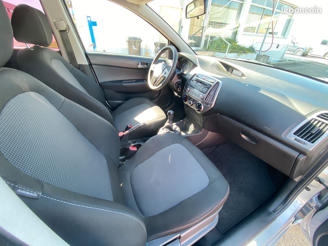 Hyundai i20 II 1.2i 85 CH PACK Sensation (image 4)