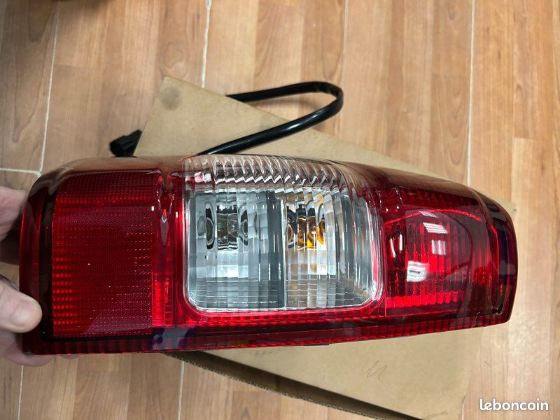 Jeu De 2 Feux Arrière Gauche Et Droit Pour Isuzu D-Max (2002-2005) - Modèle Aftermarket Neuf