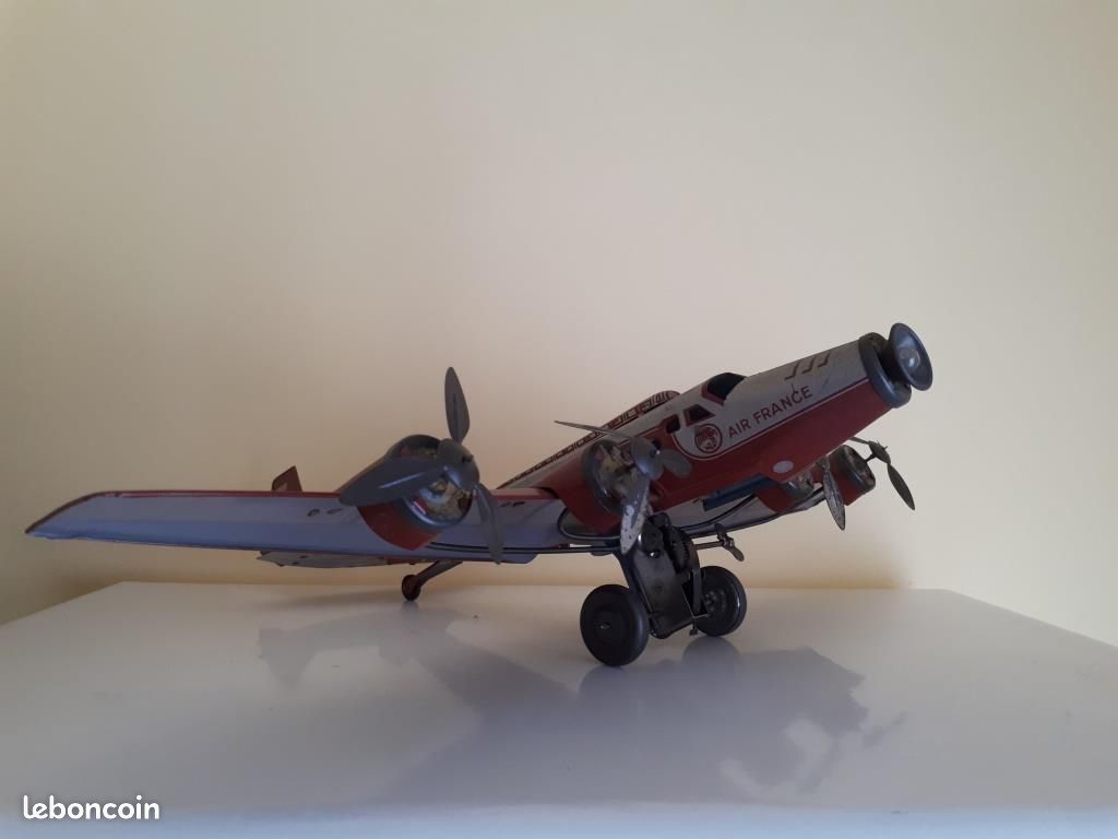 JOUSTRA un avion comet en tôle - Lot 19
