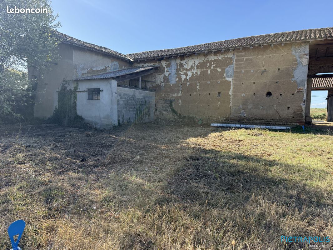 Maison 5 pièces 272 m² · à Francheleins · 272 m² · 159 000 €