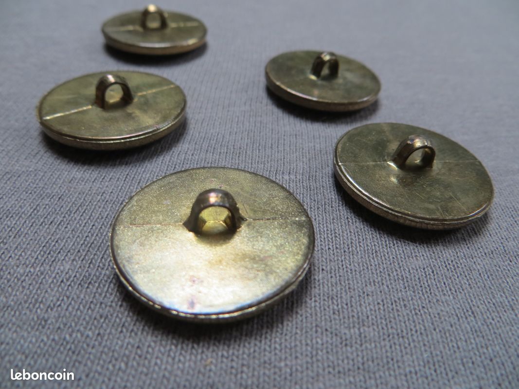 Lot 5 boutons légers (image 2)