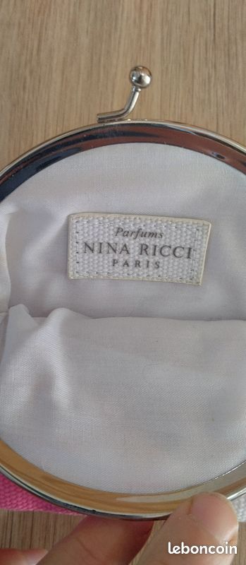 Grand Porte monnaie parfum Nina Ricci à clip mode collection (image 3)