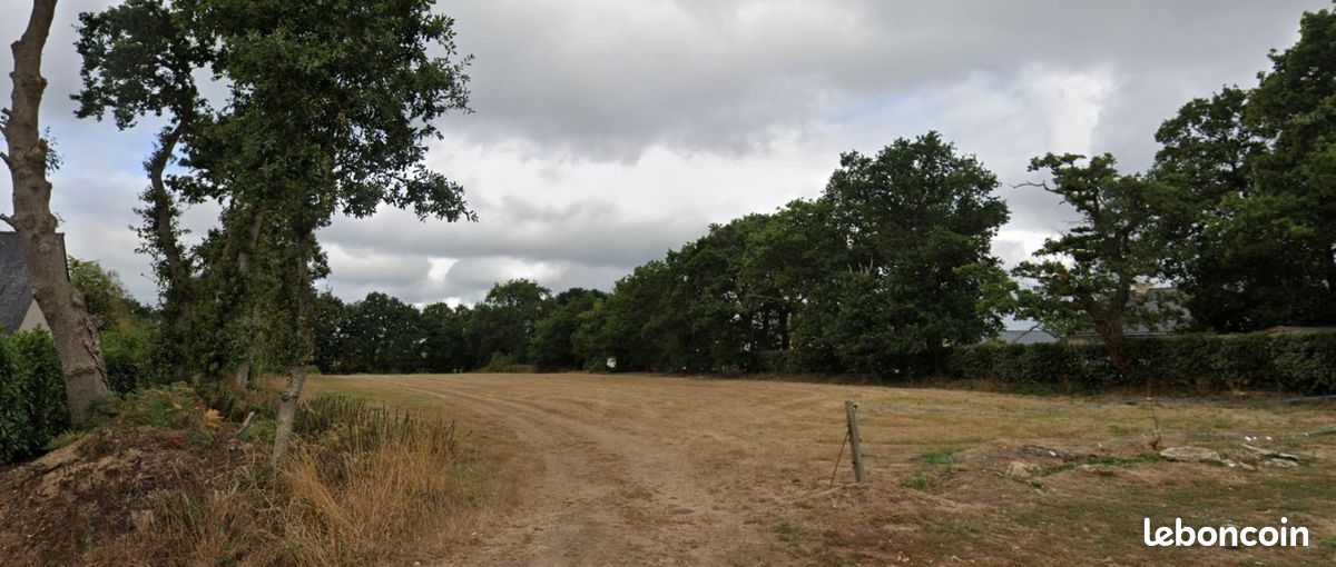 Terrain 830 m² Bobital · 95 000 €