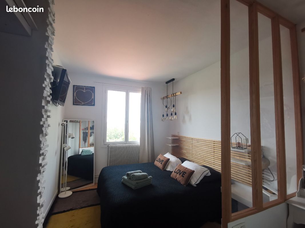 Maison atypique côté bassin (image 8)