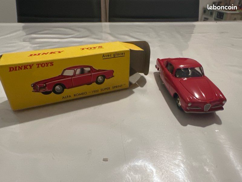 Dinky Toys F 24J Alfa Romeo 1900 super Sprint en boîte 1/43
