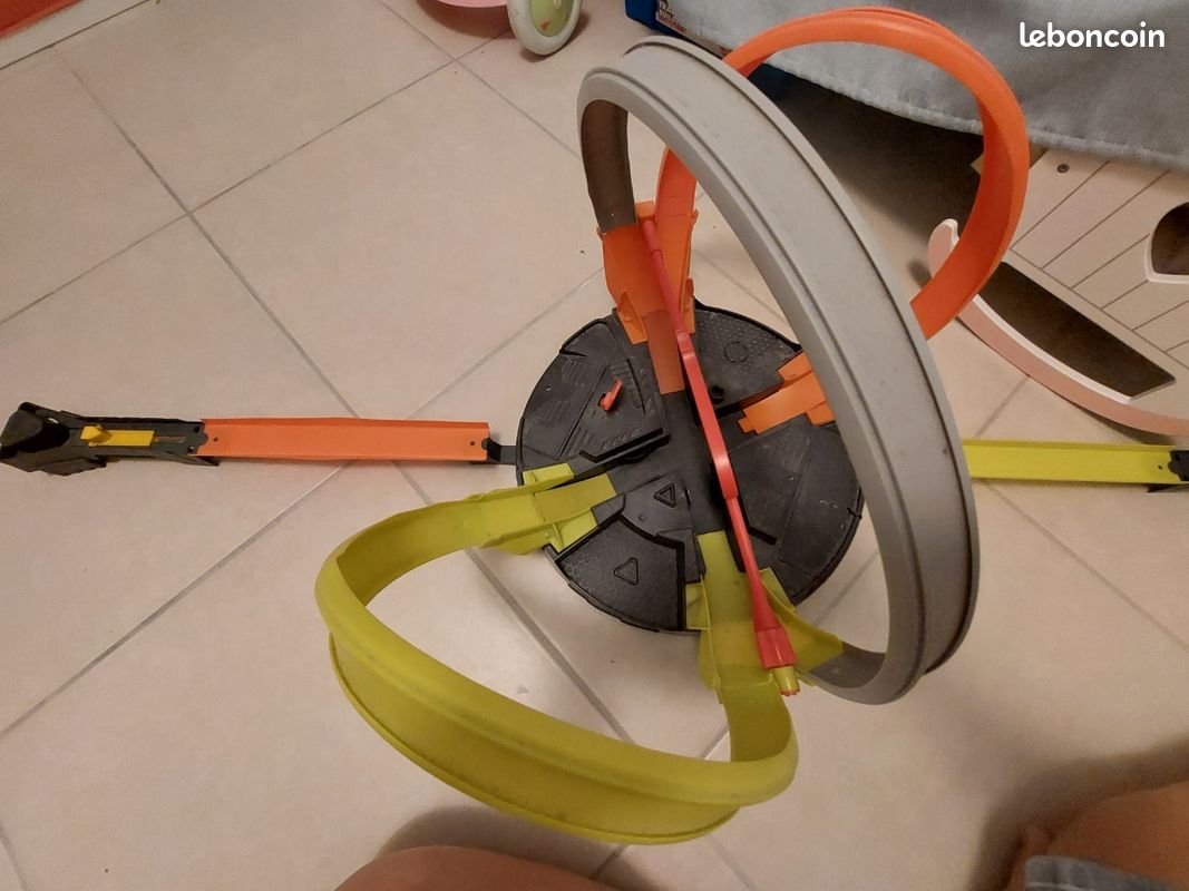 Circuit hot wheels loops (image 2)