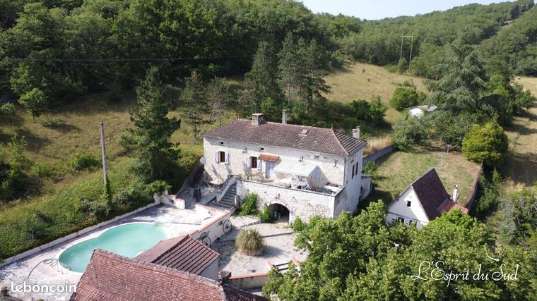 Propriété 13 pièces 157 m²