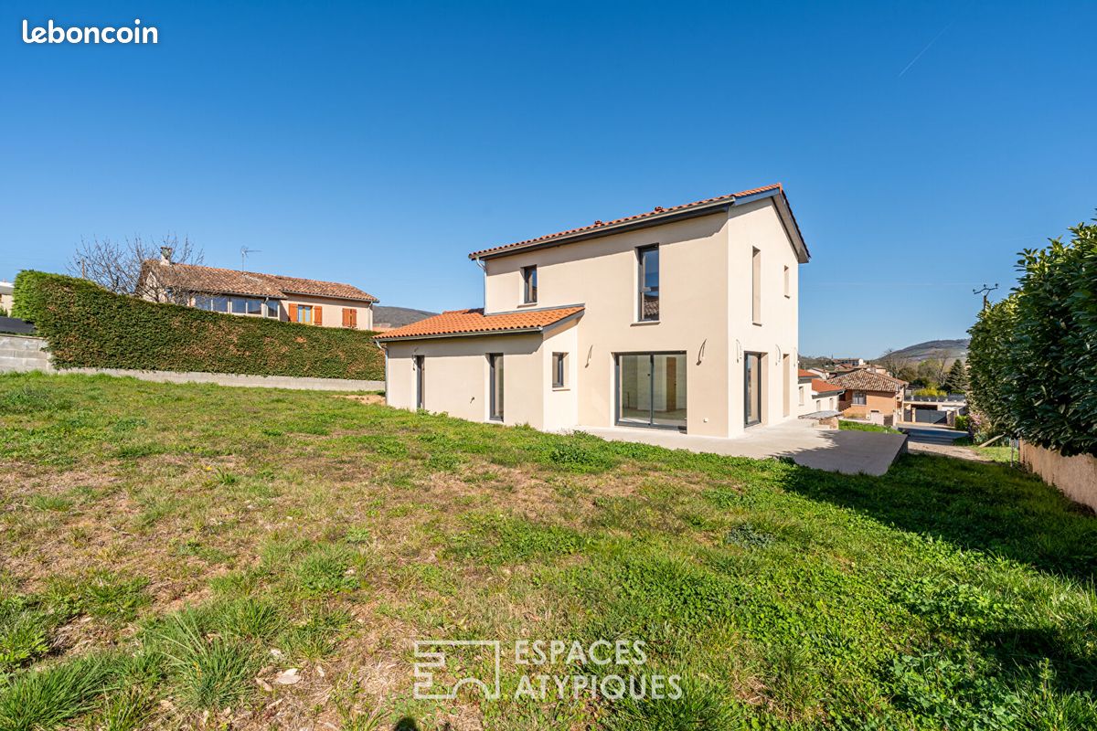 Maison 5 pièces 131 m² · à Saint-Étienne-la-Varenne · 131 m² · 459 000 €