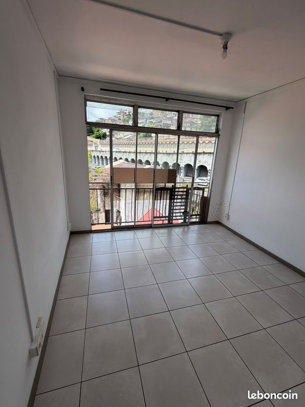 Appartement 2 pièces 50 m² · à Fort-de-France · 50 m² · 650 €/mois