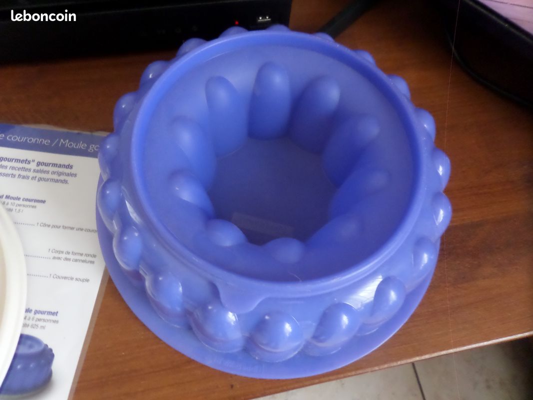 Lots Tupperware Vintage - Grande Charlotte, Couronne Et Moule Gourmet - Violet - Occasion