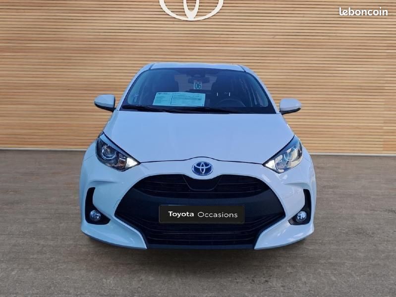 Toyota Yaris 116h Dynamic Business 5p + Programme Beyond Zero Academy MY22 (image 8)