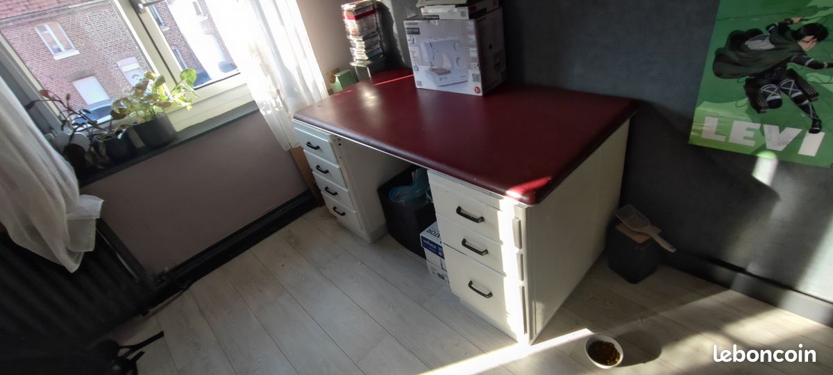 Vends bureau bois massif couverture cuir (image 2)